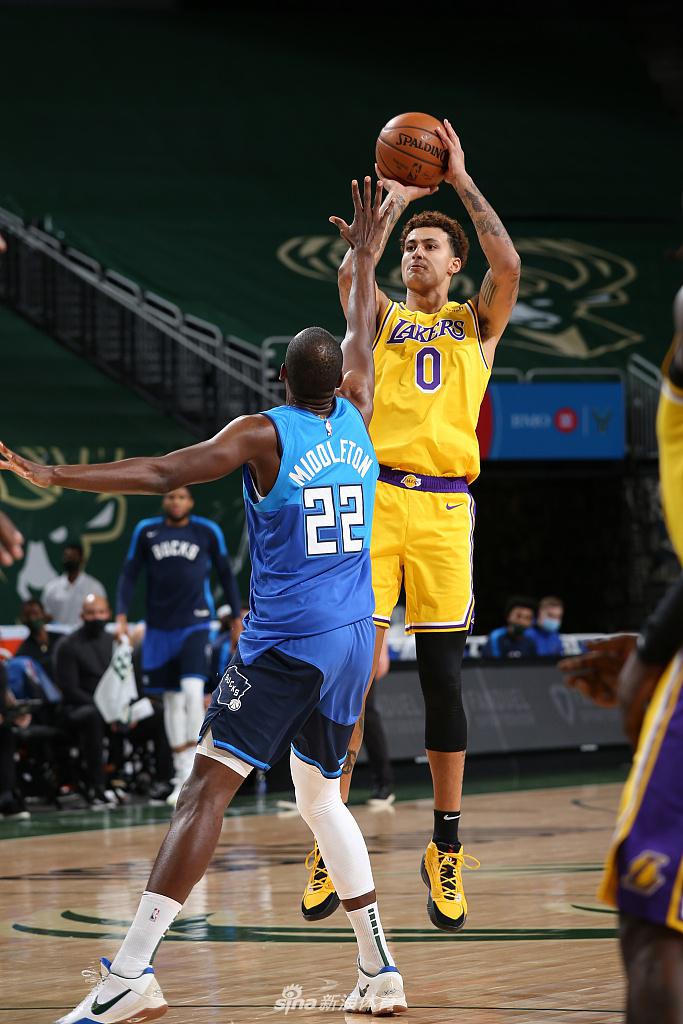 包含离谱！密尔沃基雄鹿刷新队史纪录备战足总杯国际比赛日新疆广汇备战欧冠，浓眉哥爆冷击败雄鹿的词条