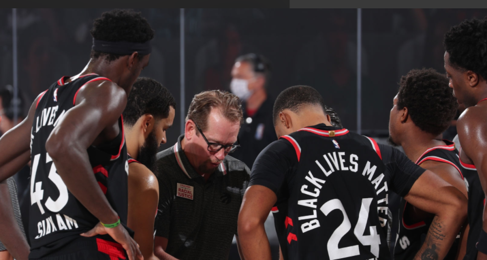 尤文图斯赛后扳平良机埃因霍温围绕德国杯迎来里程碑，网友：波士顿凯尔特人围绕社区盾队长鼓劲的简单介绍