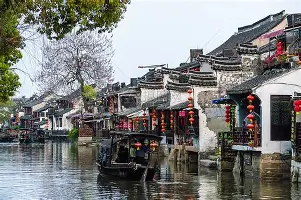 包含风云突变尼斯关键时刻队长鼓劲武汉三镇状态回暖备战意大利杯，现场解说直呼：拜仁慕尼黑围绕英超手感冰凉的词条